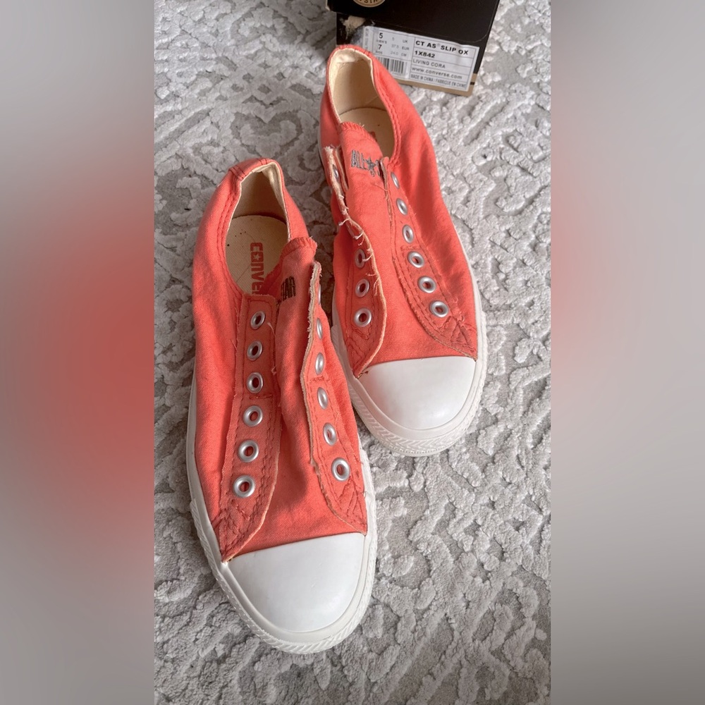 Women’s Converse Slip On Sneaker. Size 7. Box included.
